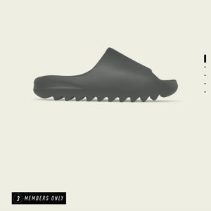 Yeezy slide adults dark onyx NWT size 6